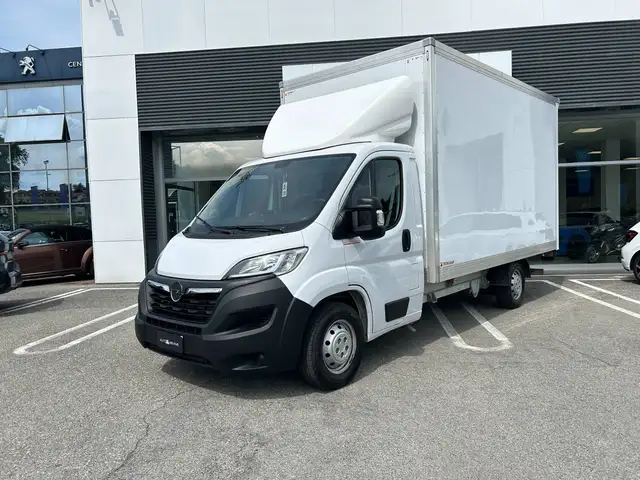 Opel Movano view 2