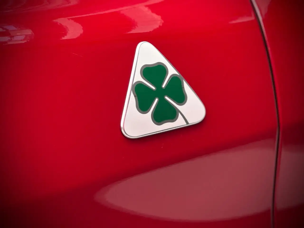 Alfa Romeo Stelvio снимка Alfa Romeo Stelvio