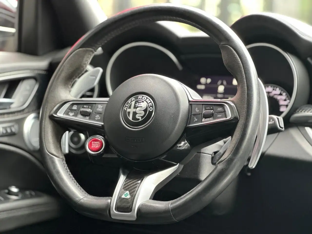 Alfa Romeo Stelvio снимка Alfa Romeo Stelvio
