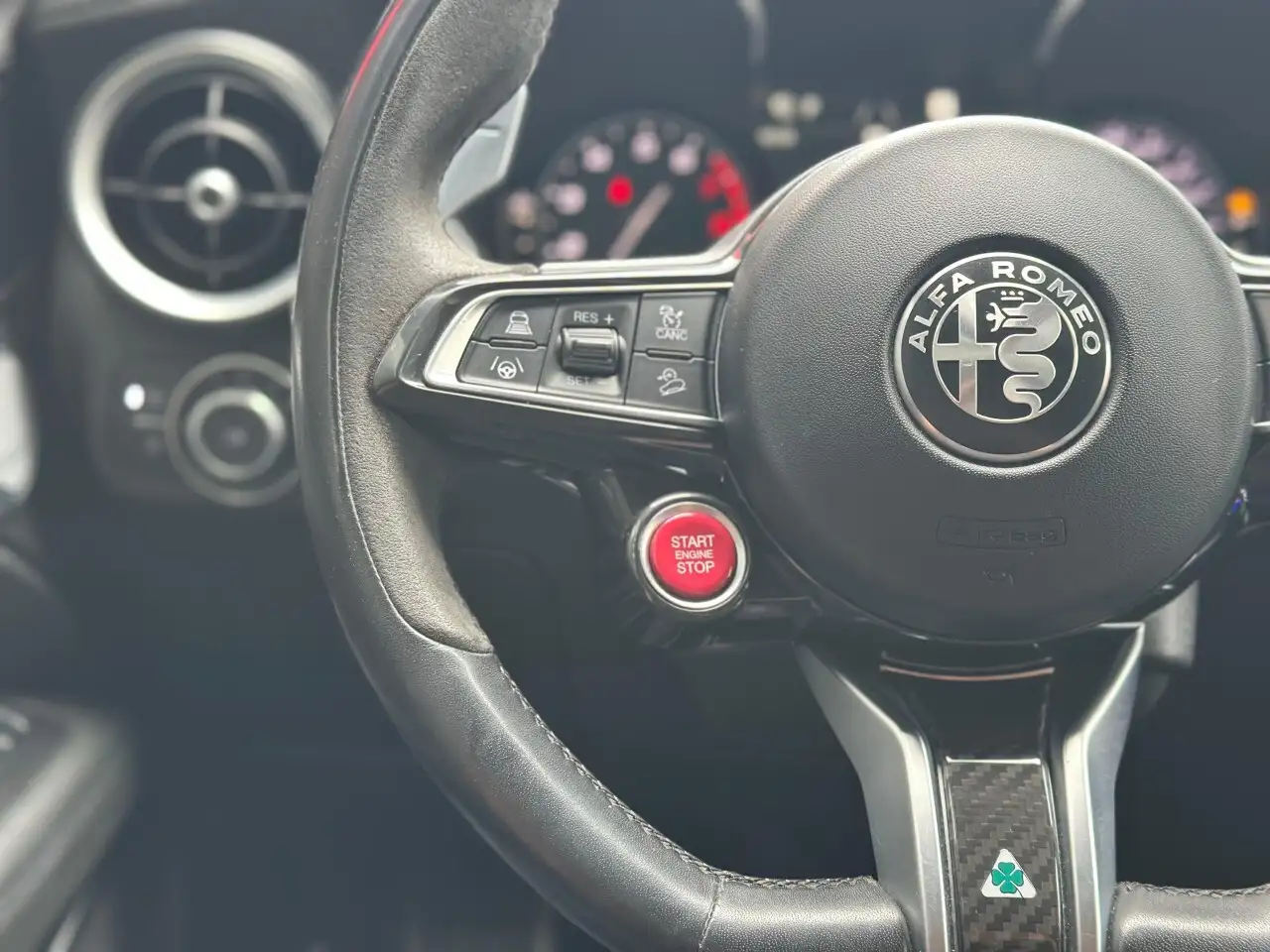 Alfa Romeo Stelvio снимка Alfa Romeo Stelvio