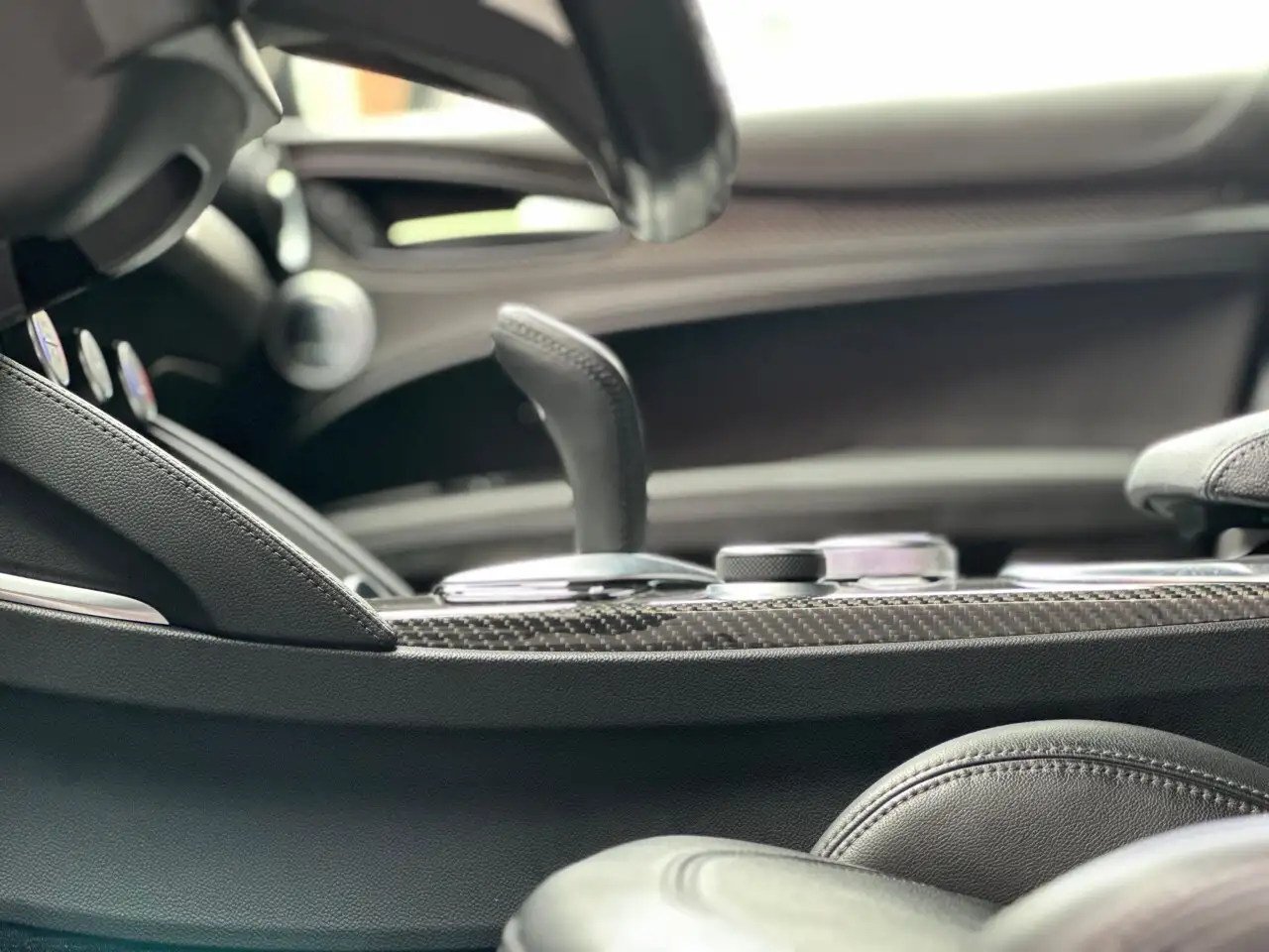 Alfa Romeo Stelvio снимка Alfa Romeo Stelvio