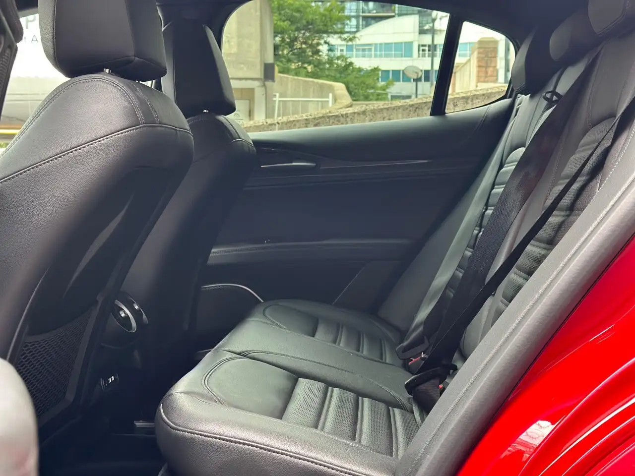 Alfa Romeo Stelvio снимка Alfa Romeo Stelvio