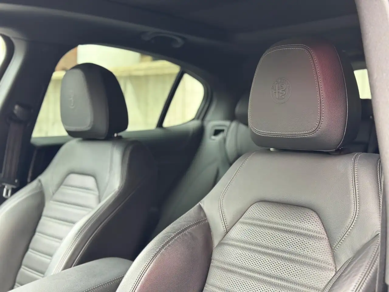 Alfa Romeo Stelvio снимка Alfa Romeo Stelvio