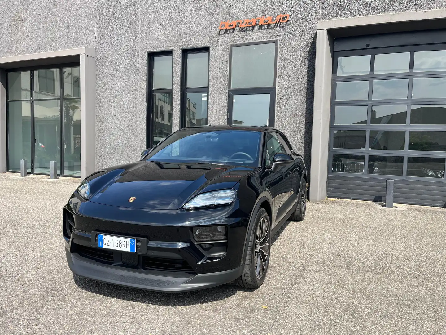 Porsche Macan 4 EV TETTO 4 RUOTE STERZANTI Nero - 1