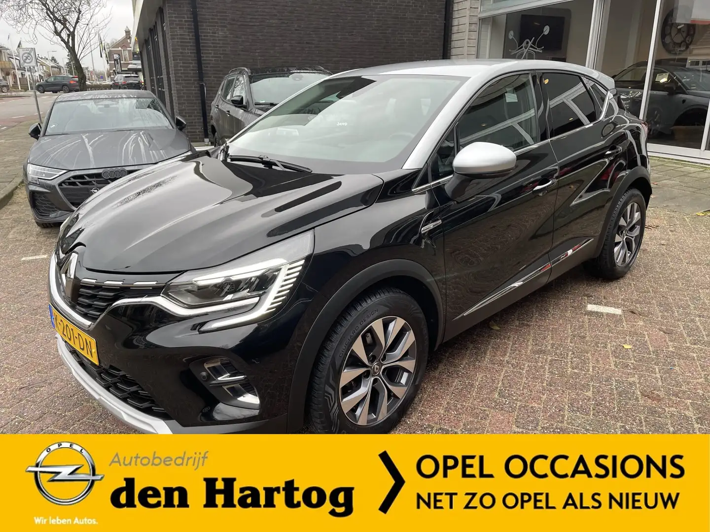Renault Captur 1.0 TCe 100 Intens Trekhaak/Camera/ECC/Key less. Zwart - 1