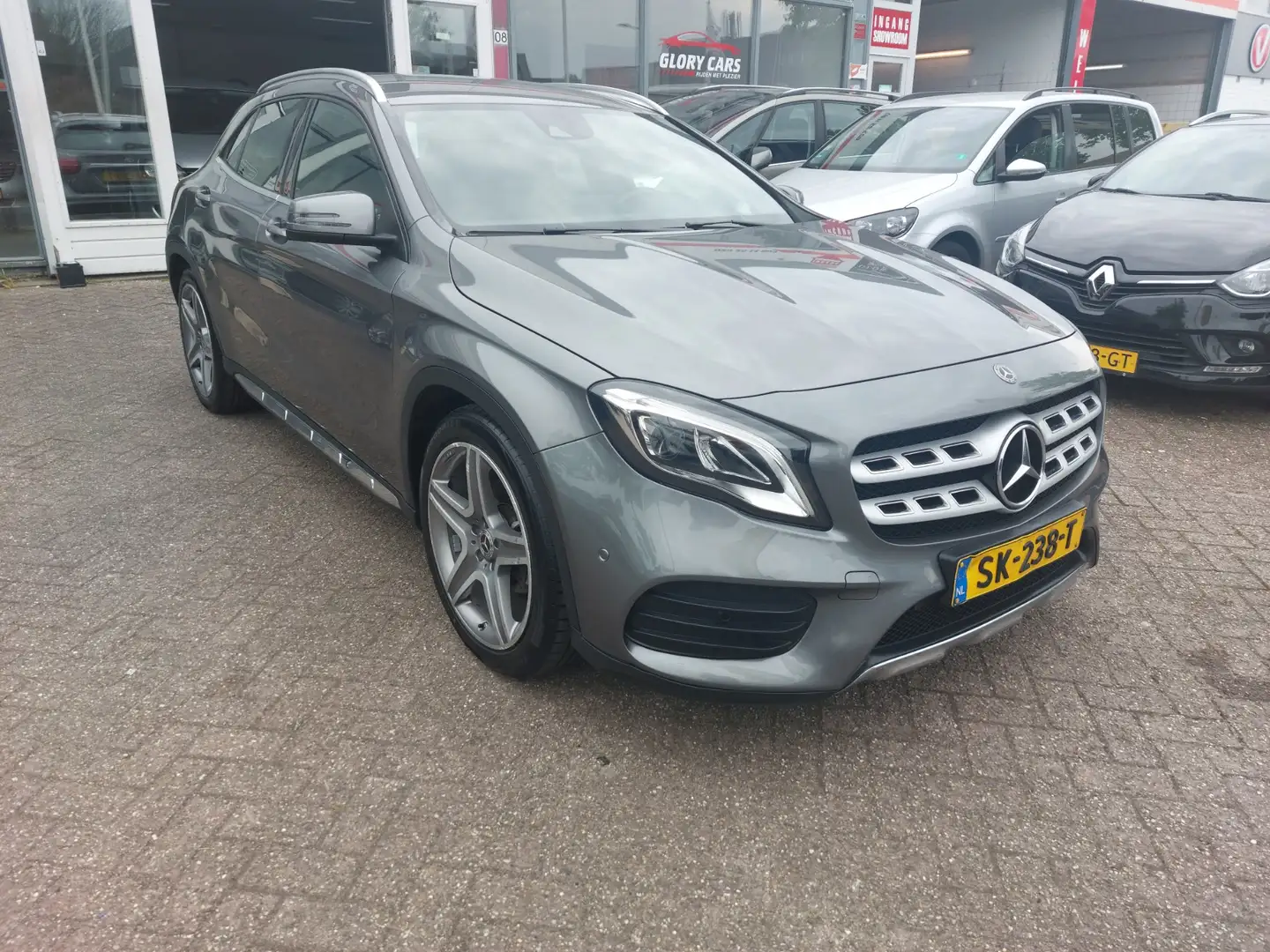 Mercedes-Benz GLA 180 Business Solution Automaat, Achteruitrijcamera Gris - 1
