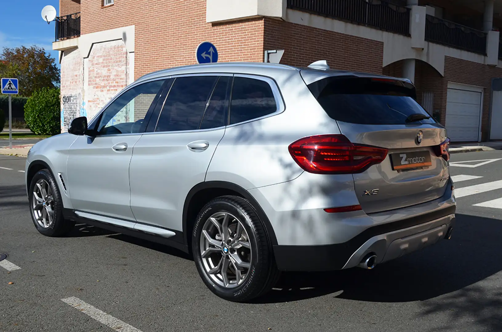 BMW X3 xDrive 20dA Grau - 2