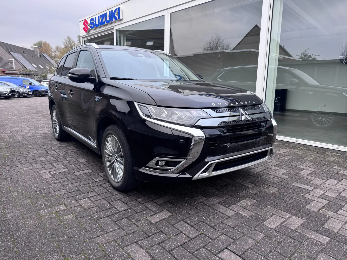 Mitsubishi Outlander Outlander 2.4 4WD Plug-In Hybrid Plus Noir - 1