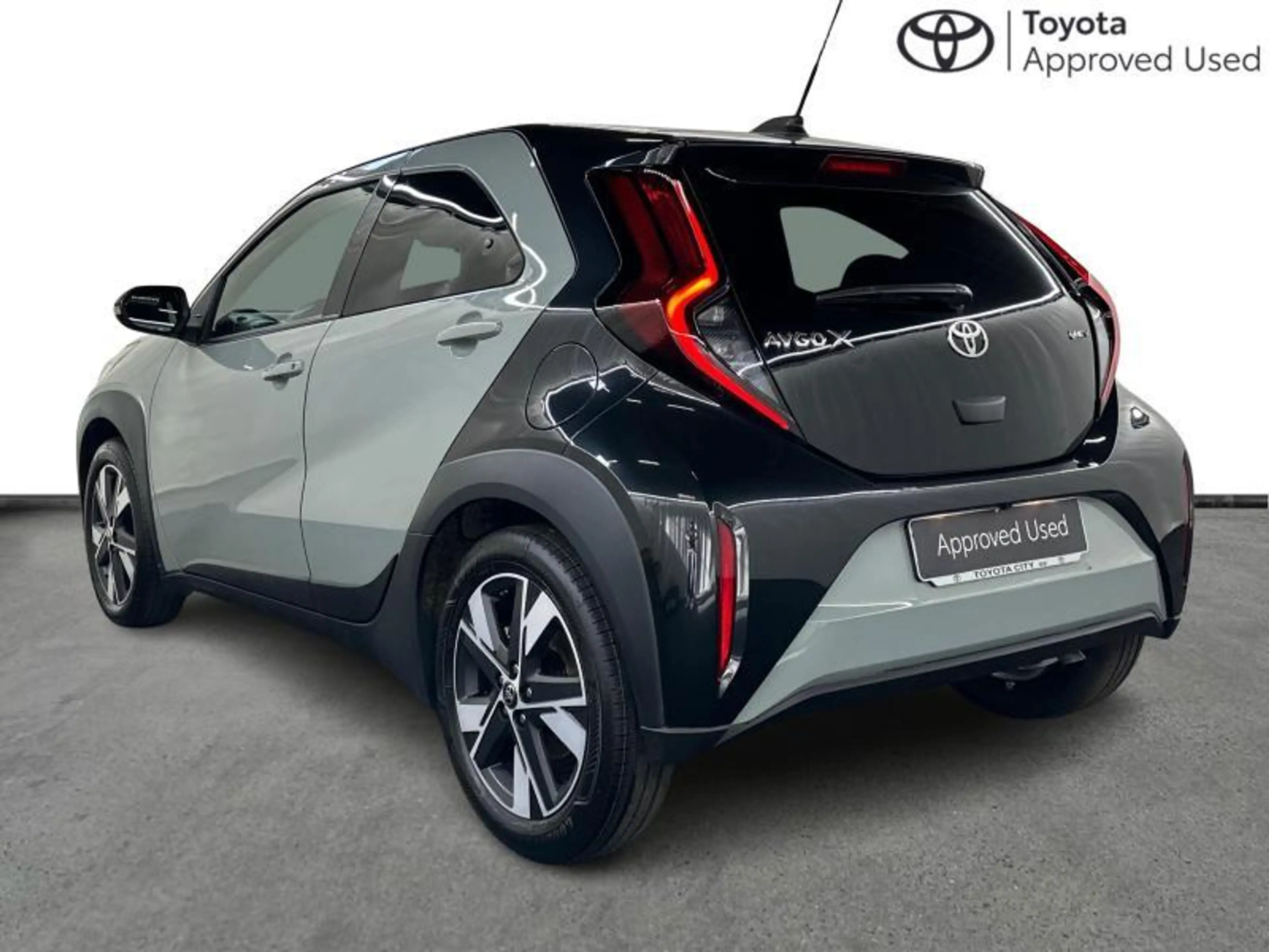 Toyota Aygo X 116hp HEV Pulse | carplay — photo 3