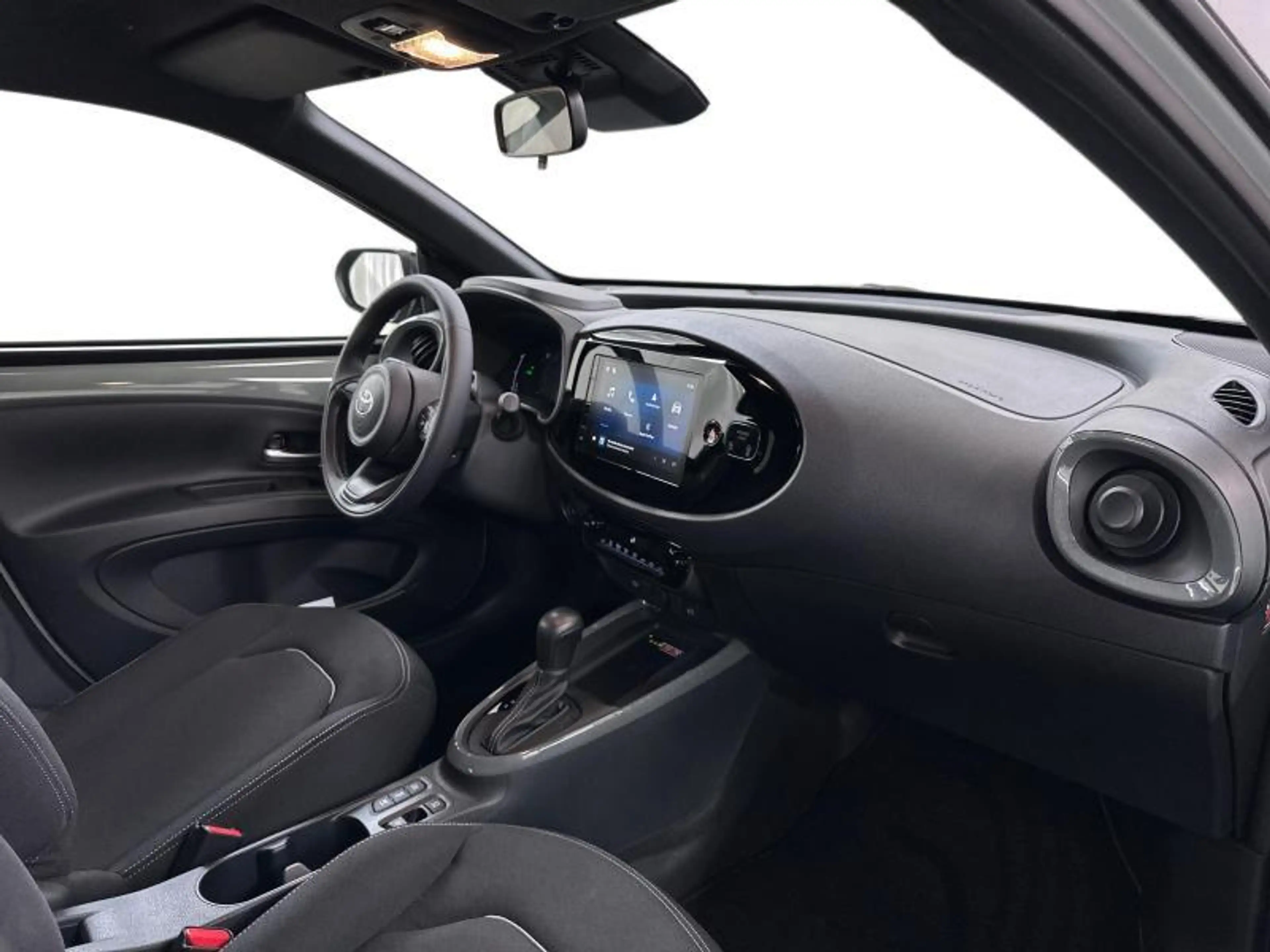 Toyota Aygo X 116hp HEV Pulse | carplay — photo 8