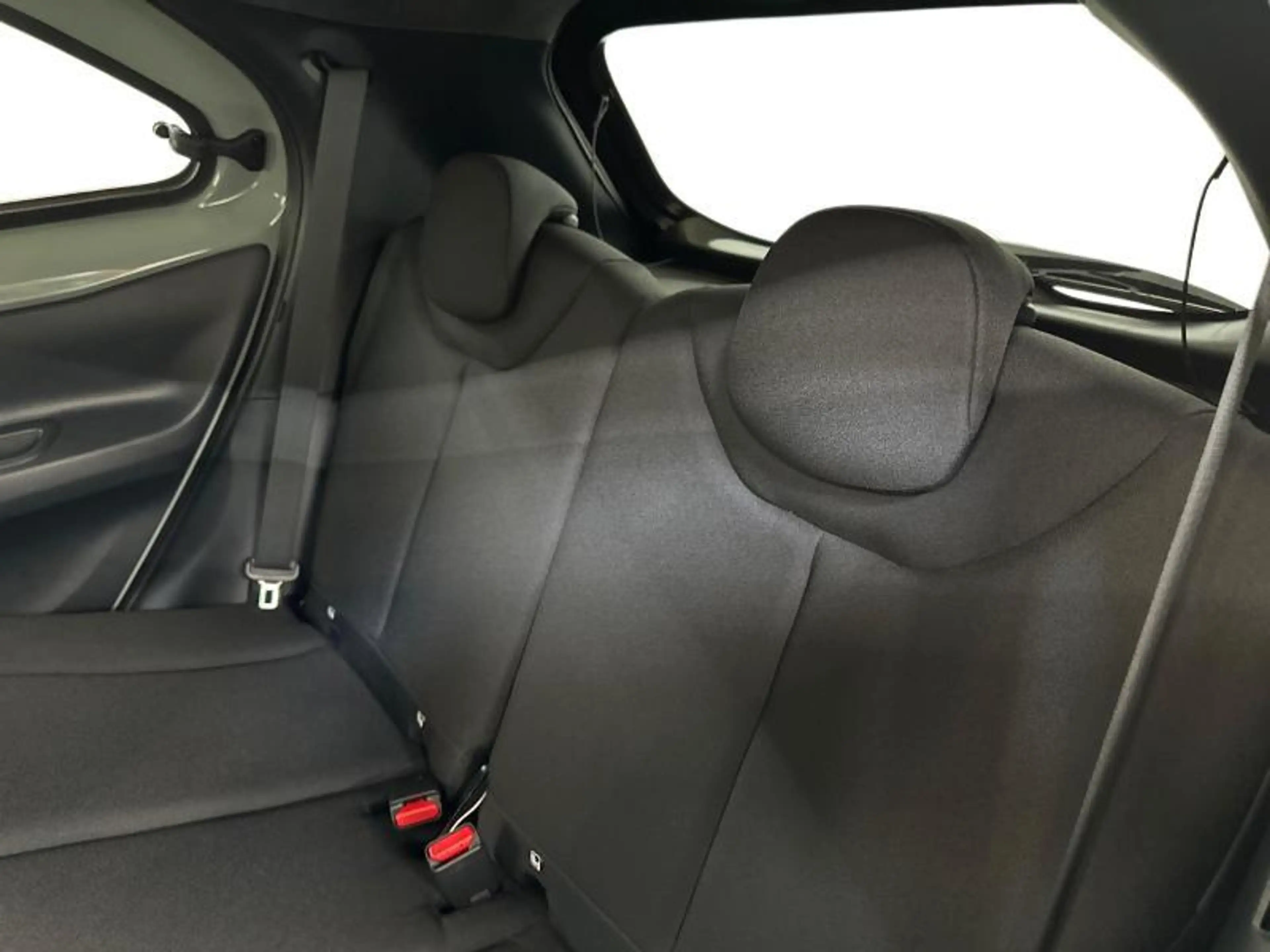 Toyota Aygo X 116hp HEV Pulse | carplay — photo 12