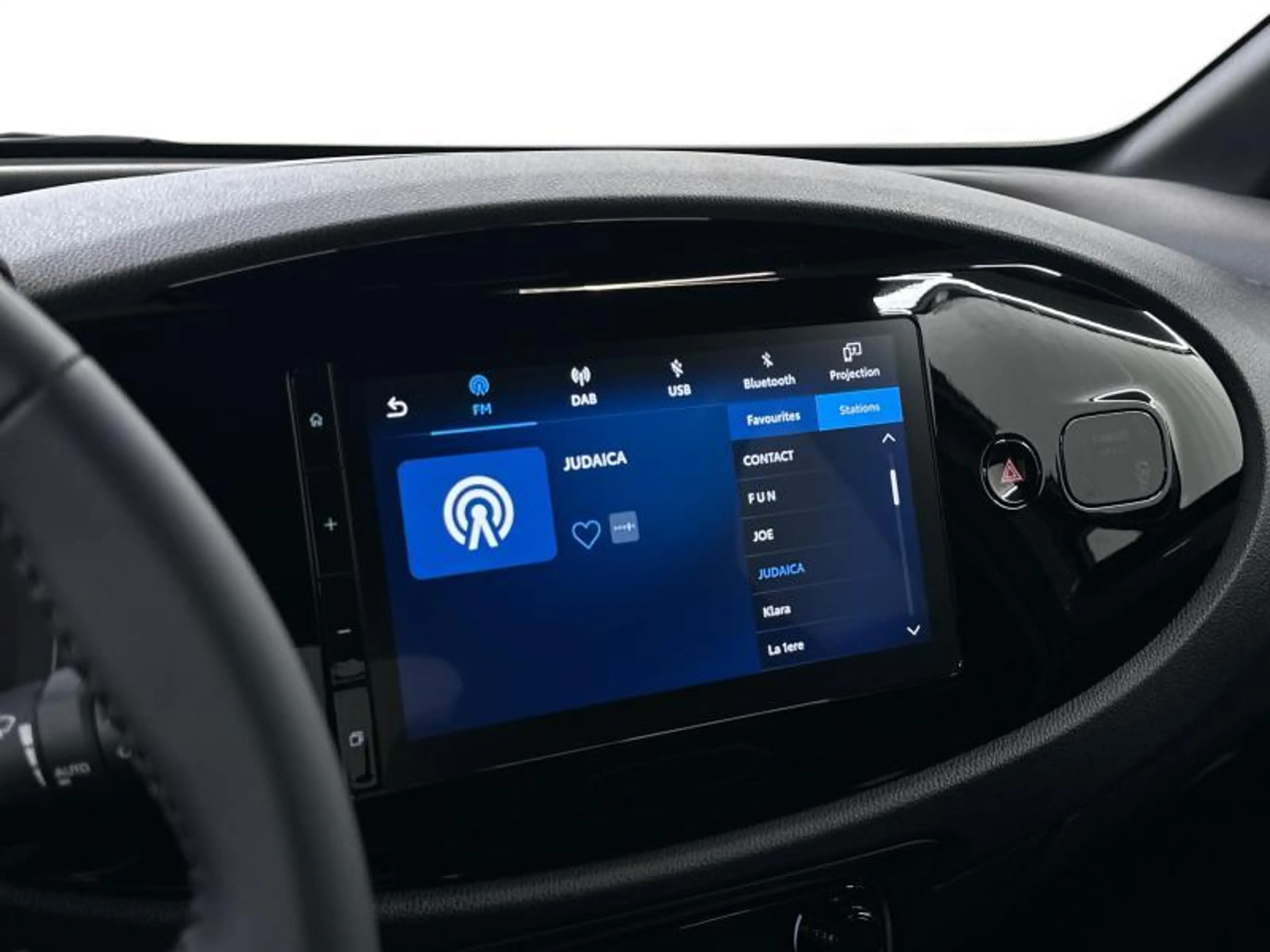 Toyota Aygo X 116hp HEV Pulse | carplay — photo 13
