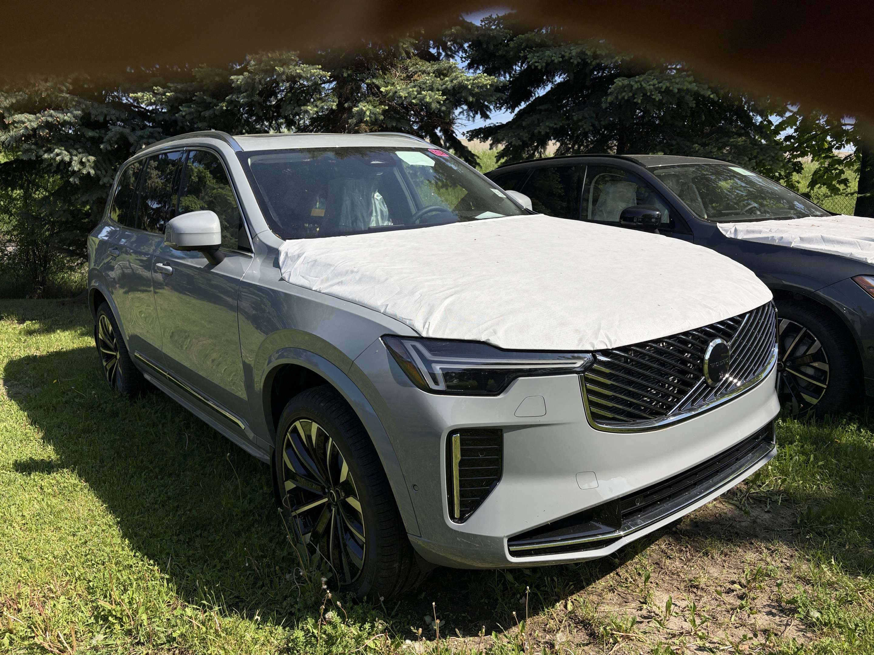 2026 Volvo XC90 T8 AWD Ultra Bright Theme 6-Seater alt 4