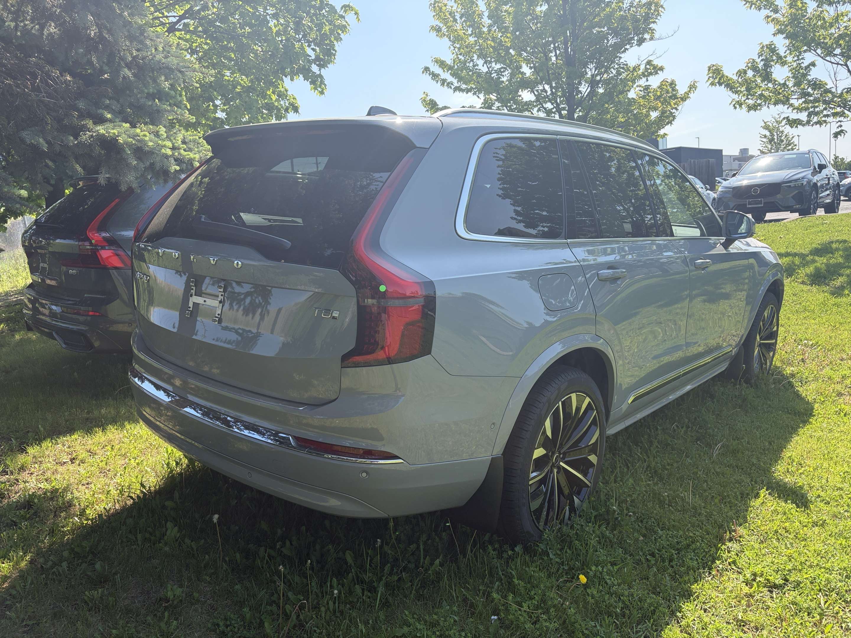 2026 Volvo XC90 T8 AWD Ultra Bright Theme 6-Seater alt 3