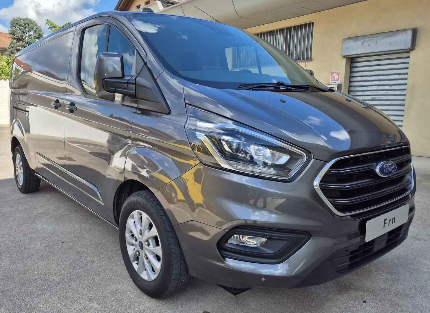 Ford TRANSIT CUSTOM 300 L2 TITANIUM 170CV AUTOMATICO Grigio - 2