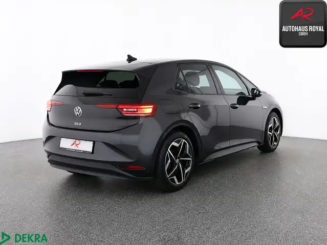 Volkswagen ID.3 view 5