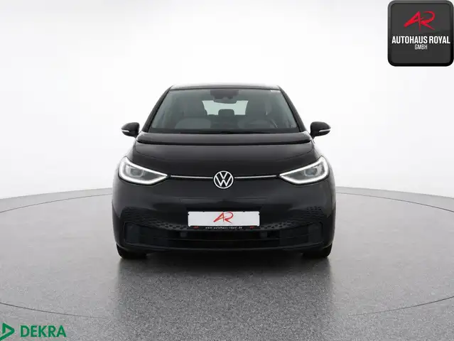 Volkswagen ID.3 view 8