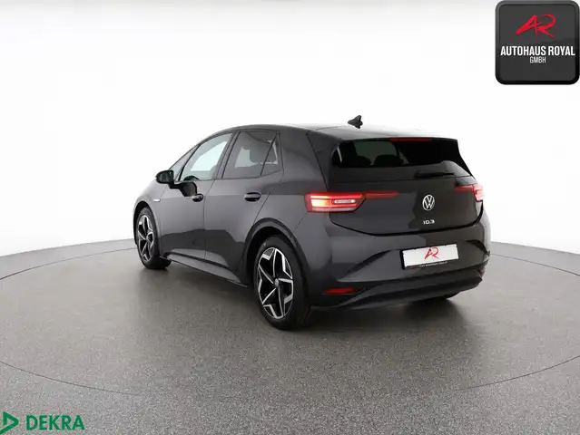 Volkswagen ID.3 view 3