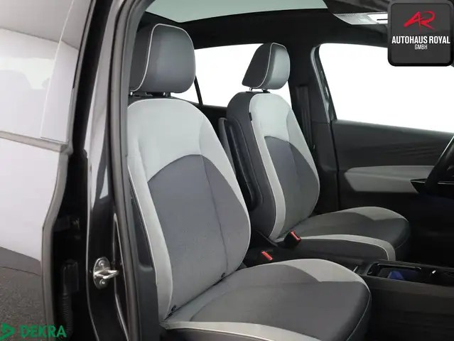 Volkswagen ID.3 view 11