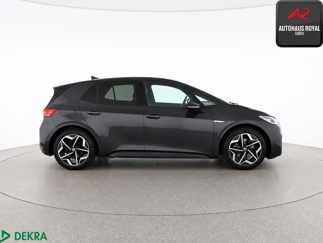 Volkswagen ID.3 view 6