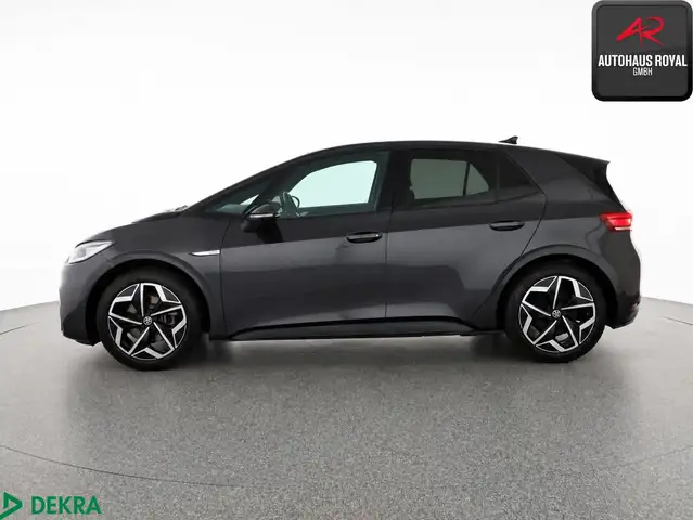 Volkswagen ID.3 view 2