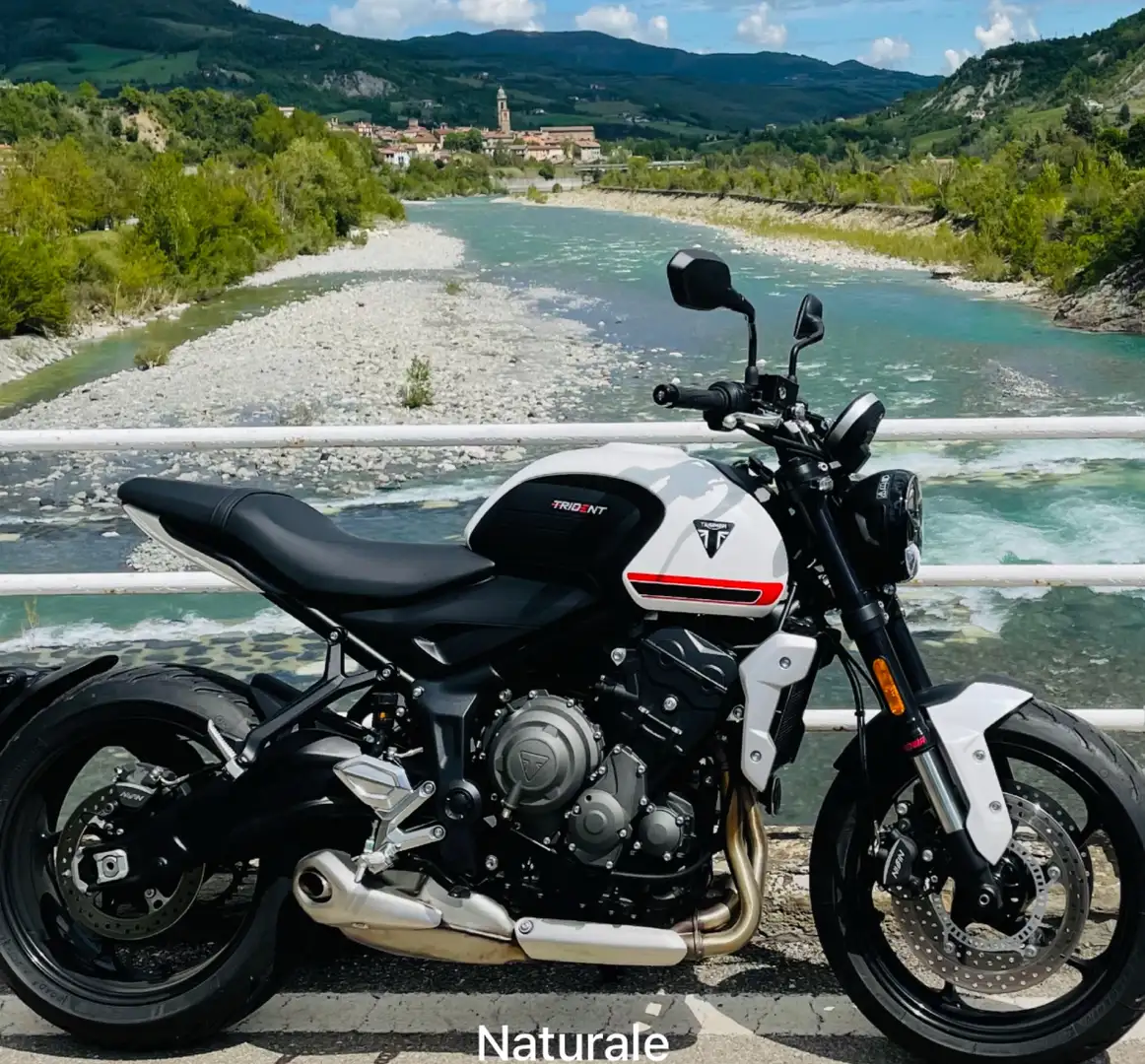 Triumph Trident 660 moto tenuta sempre in box chiuso poco utilizzata - 2