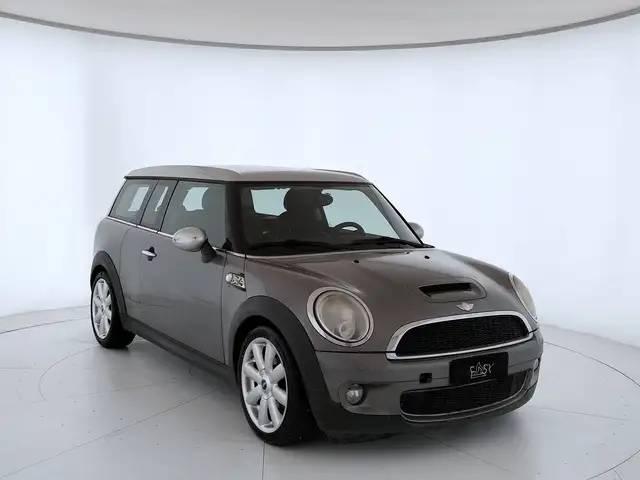 MINI Clubman view 3