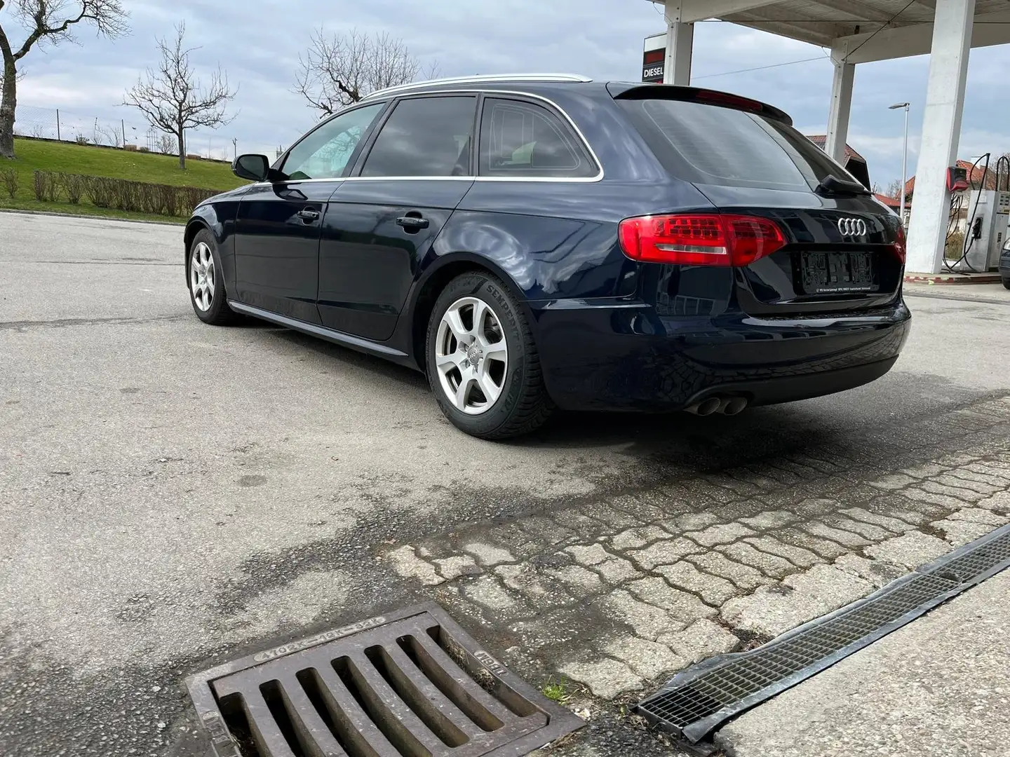 Audi A4 Attraction Blau - 2