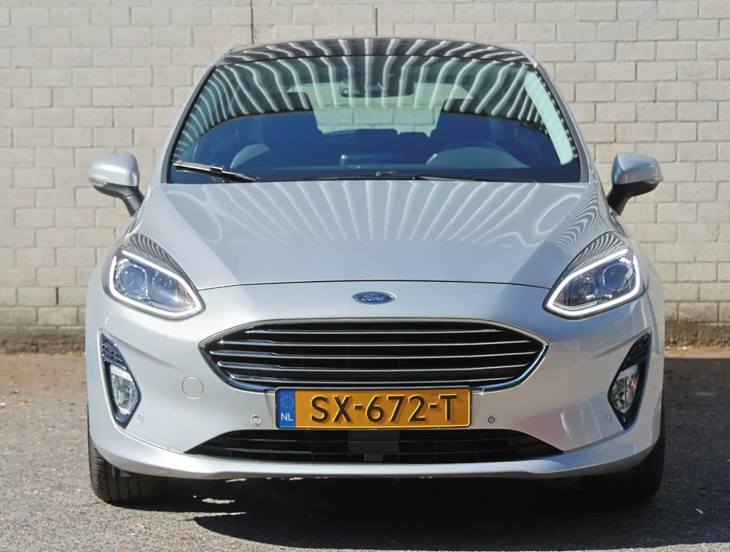 Ford Fiesta 101 PK Titanium Panoramadak | Stoelverwarming | Tr Grijs - 2