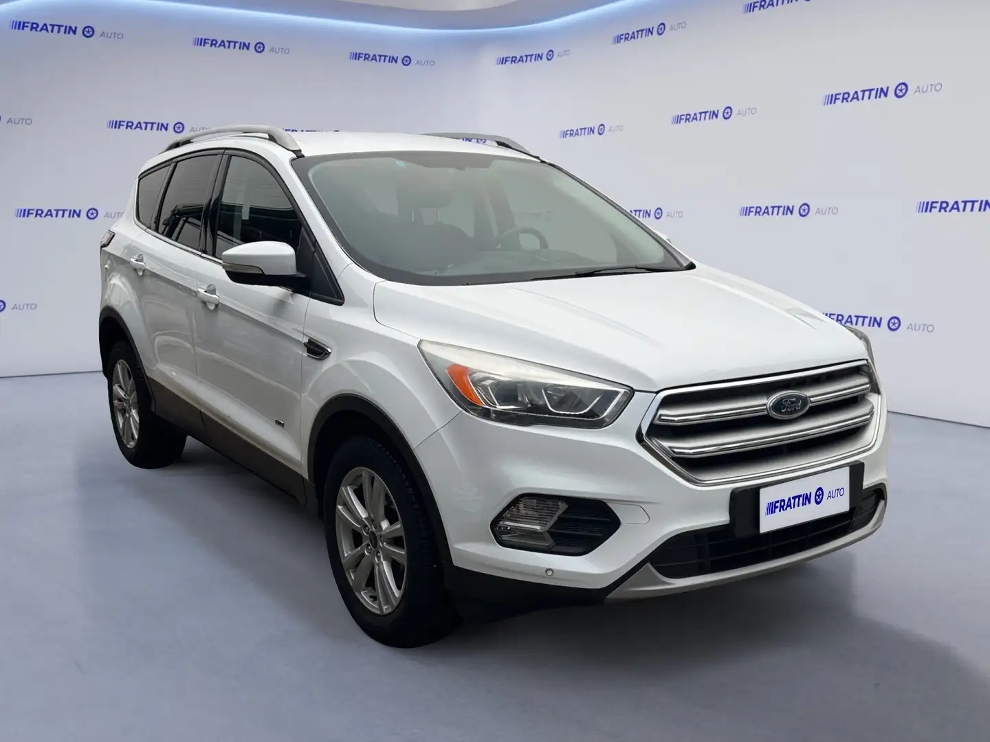 Ford Kuga 2.0 TDCI 150 CV S&S 4WD Powershift Business Weiß - 2