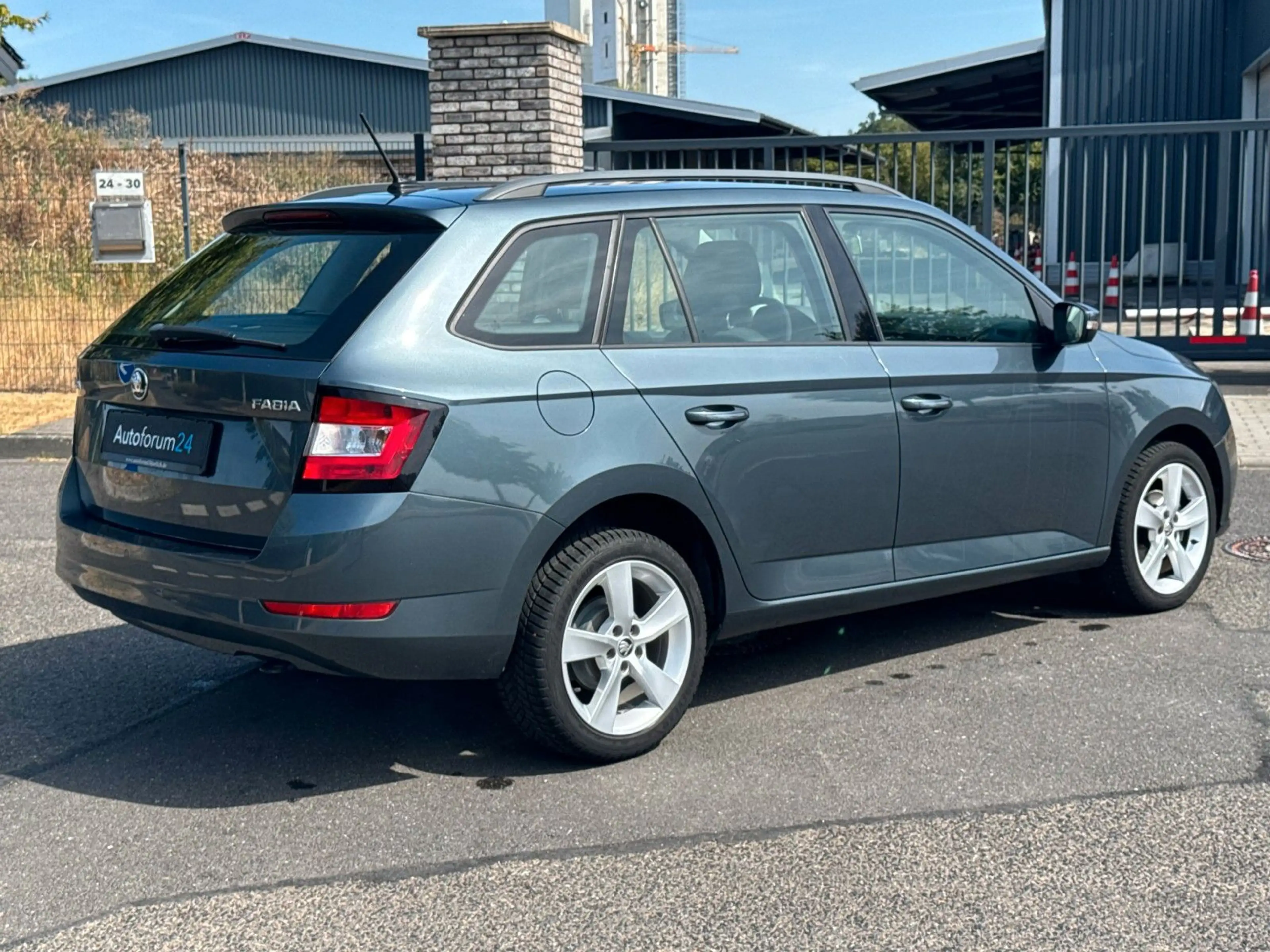 Skoda Fabia Combi Cool Plus *PDC*Android*SHZ* — photo 5