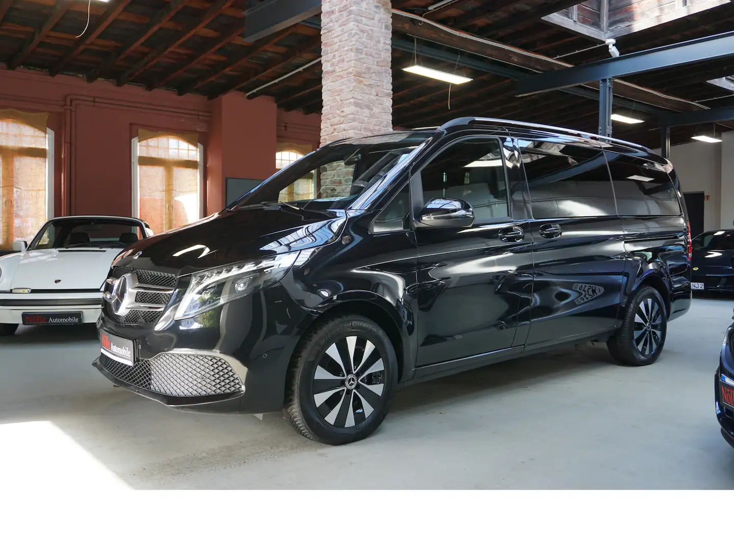 Mercedes-Benz V 250 d 4M lang Leder Mbux StdHz AHK LED Schwarz - 1