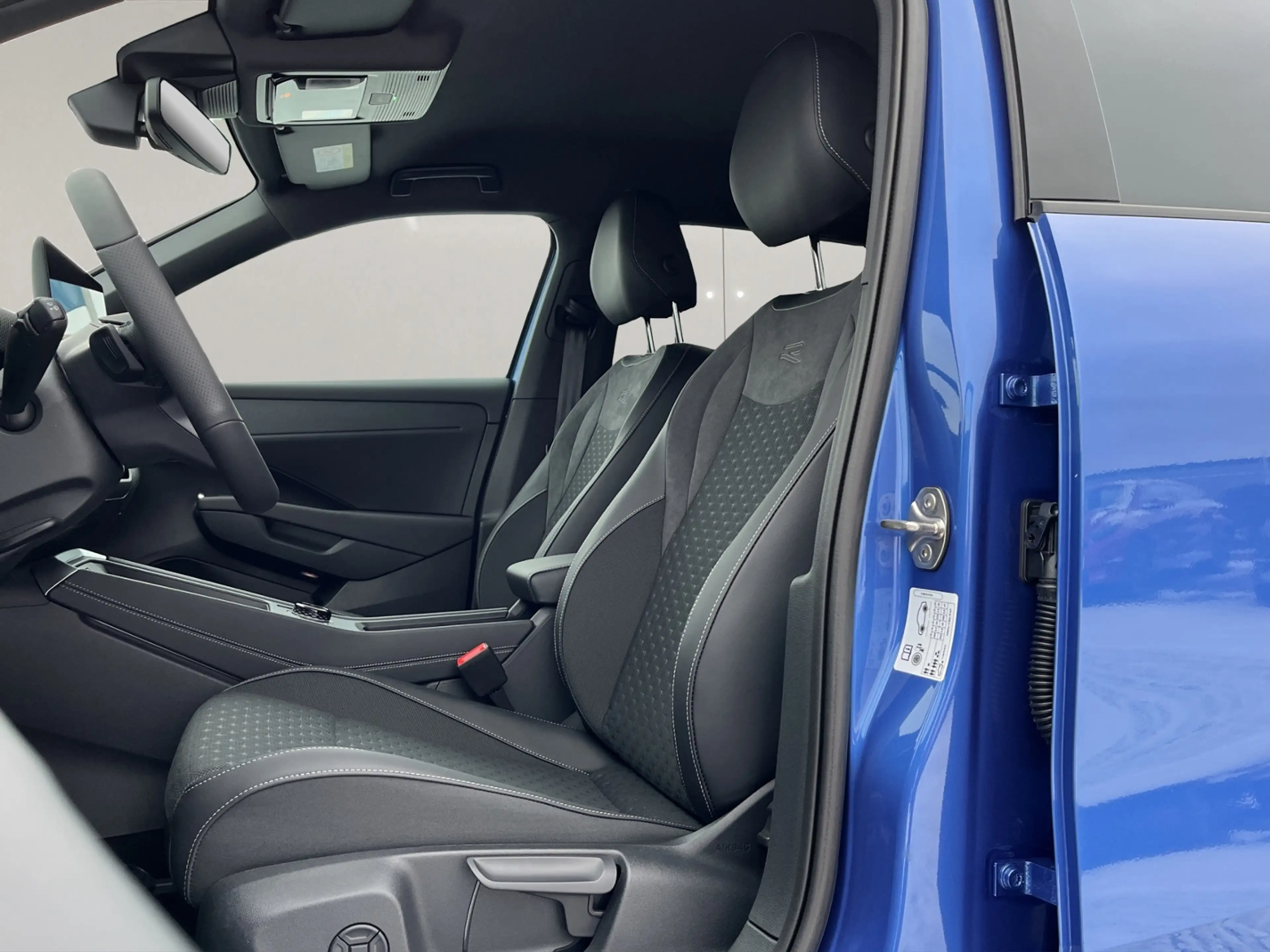 Volkswagen T-Roc 1.5 eTSI OPF, R-Line, DSG — photo 11