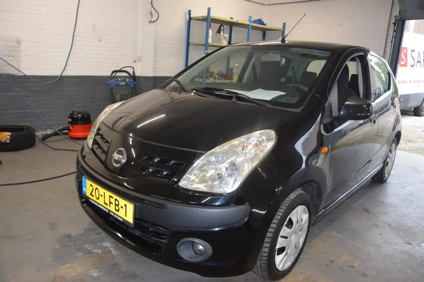 Nissan Pixo 1.0 Look elec.pakket,airco,lage km stand,hier en d Zwart - 1