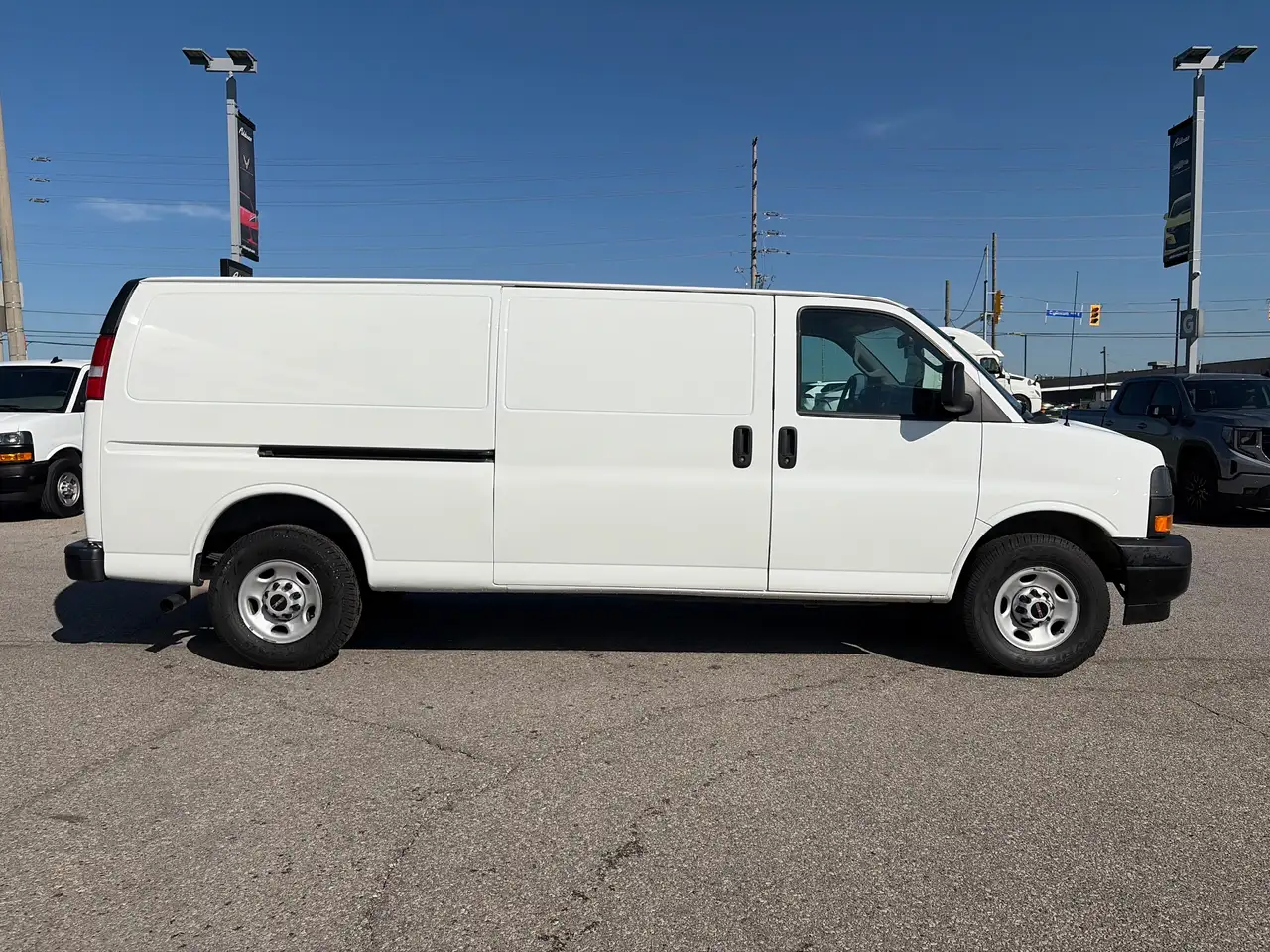 GMC Savana photo GMC Savana