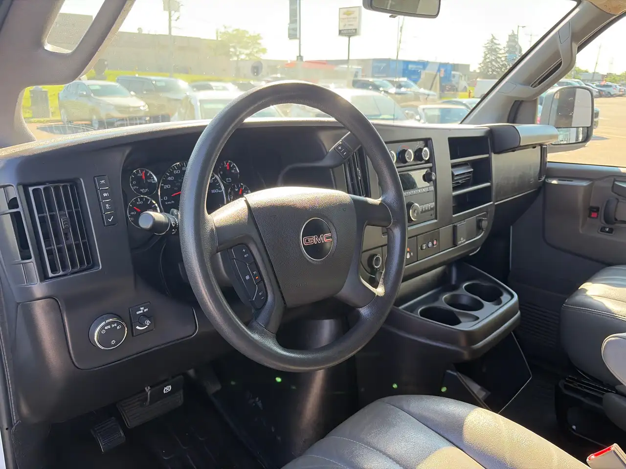GMC Savana photo GMC Savana