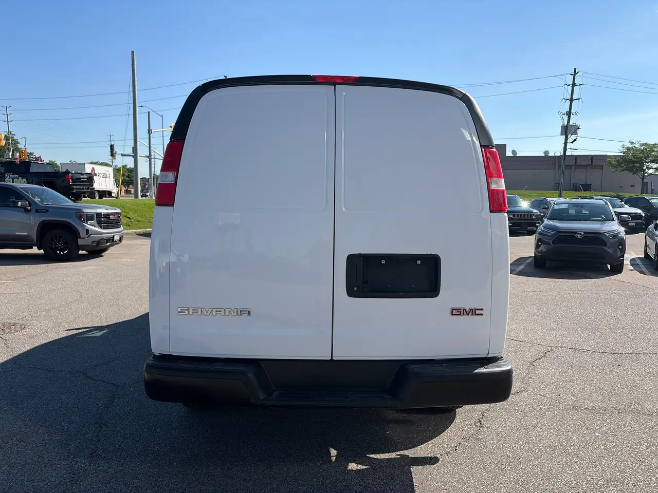 GMC Savana photo GMC Savana