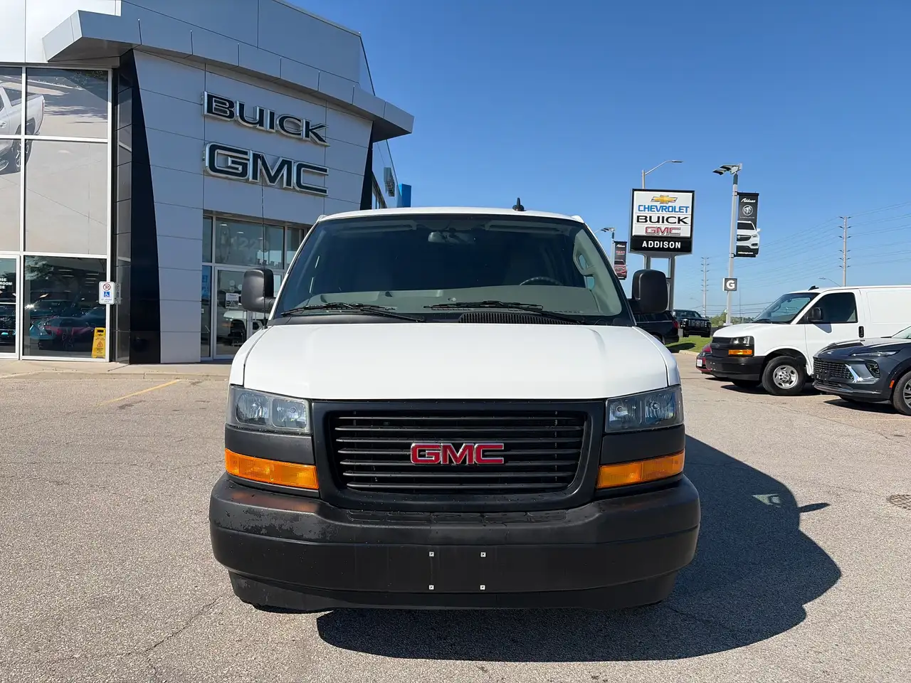 GMC Savana photo GMC Savana