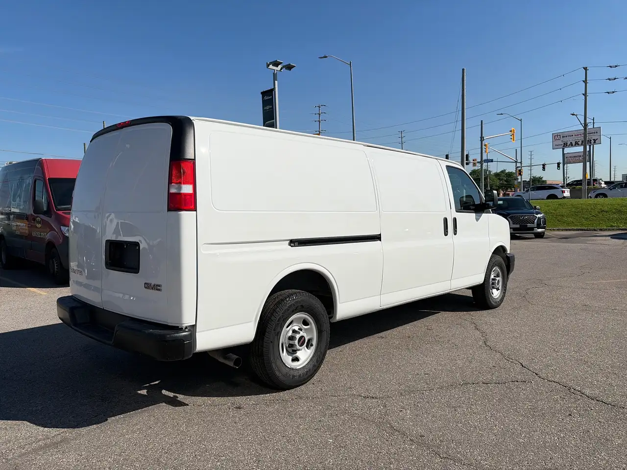 GMC Savana photo GMC Savana
