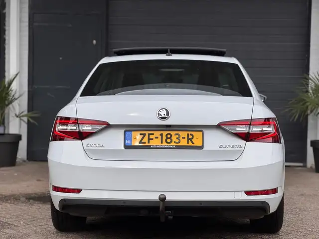 Skoda Superb view 13