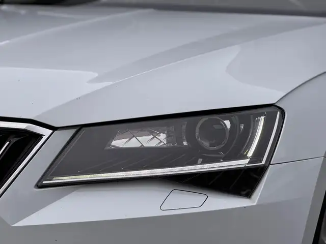 Skoda Superb view 5