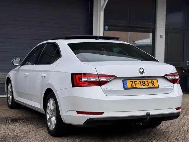 Skoda Superb view 14