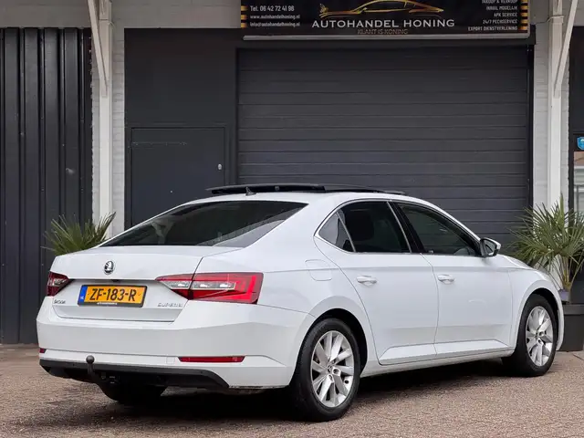 Skoda Superb view 10