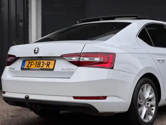 Skoda Superb view 11