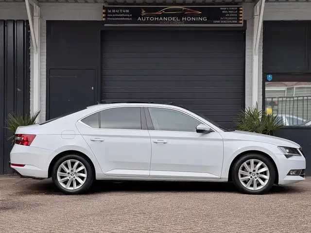 Skoda Superb view 9