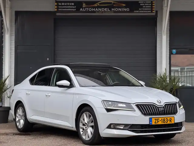 Skoda Superb view 8