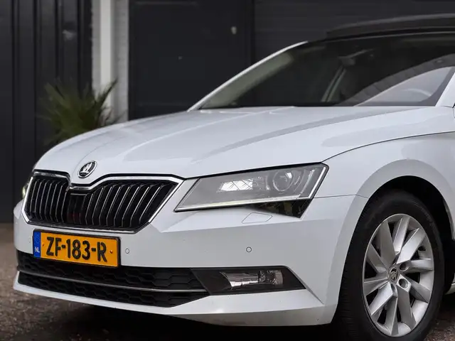 Skoda Superb view 6