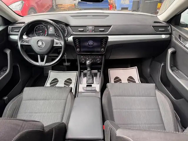 Skoda Superb view 3