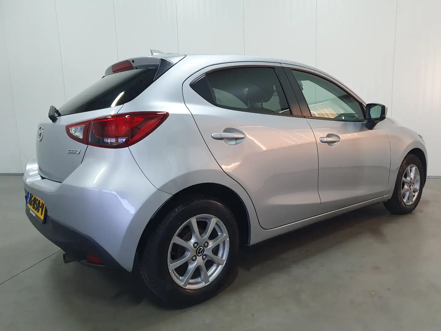 Mazda 2 1.5 Skyactiv-G Sport Selected NAVI/CRUISE/AIRCO/CA Grijs - 2