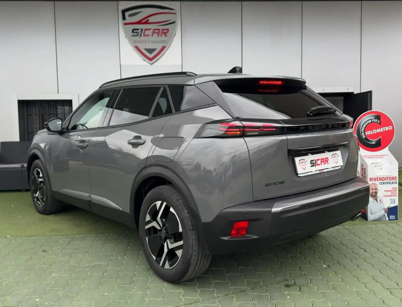 Peugeot 2008 BlueHDi 130 S&S EAT8 Allure Gris - 2